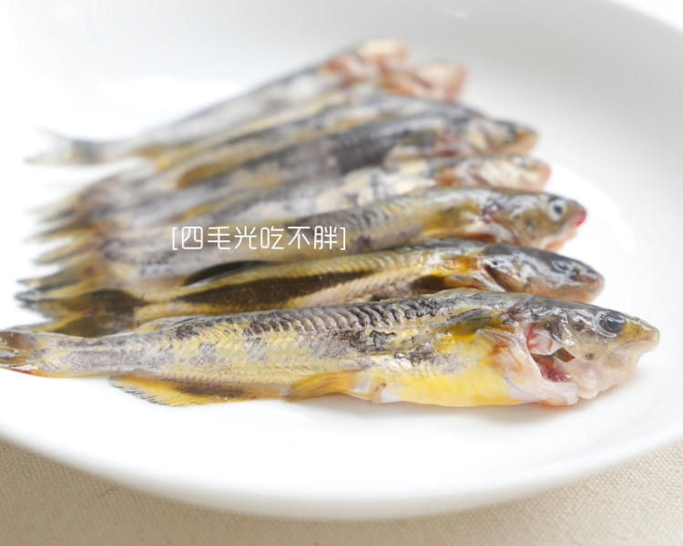 小黄甲鱼焖豆腐步骤1