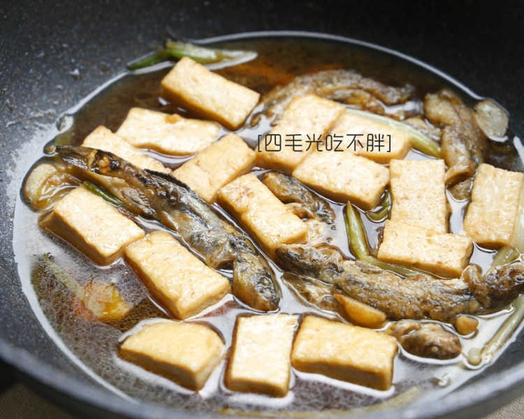 小黄甲鱼焖豆腐步骤7