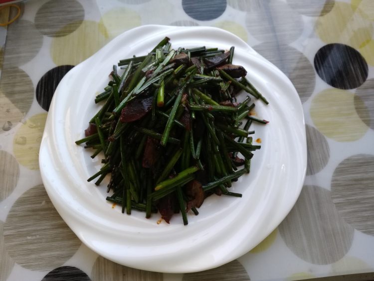皮蛋炒韭苔步骤8