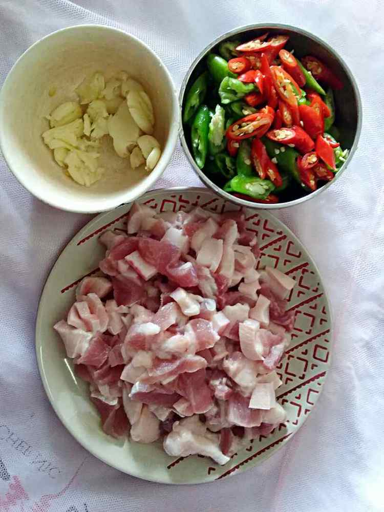 辣椒炒五花肉步骤1