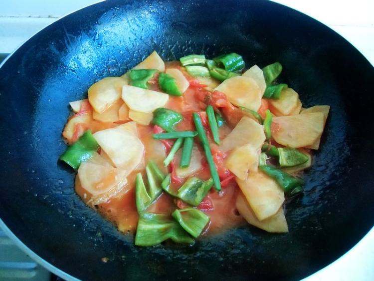 西红柿炒土豆步骤12