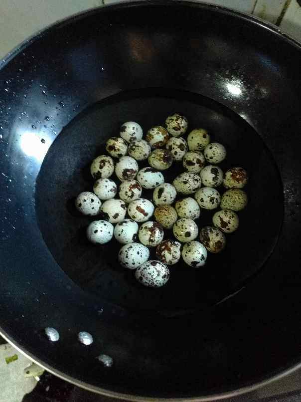 红烧鹌鹑蛋步骤1