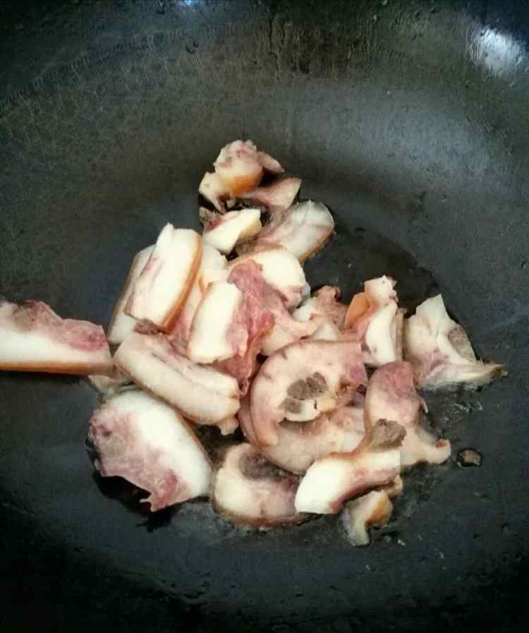 猪头肉炒蒜苔步骤3