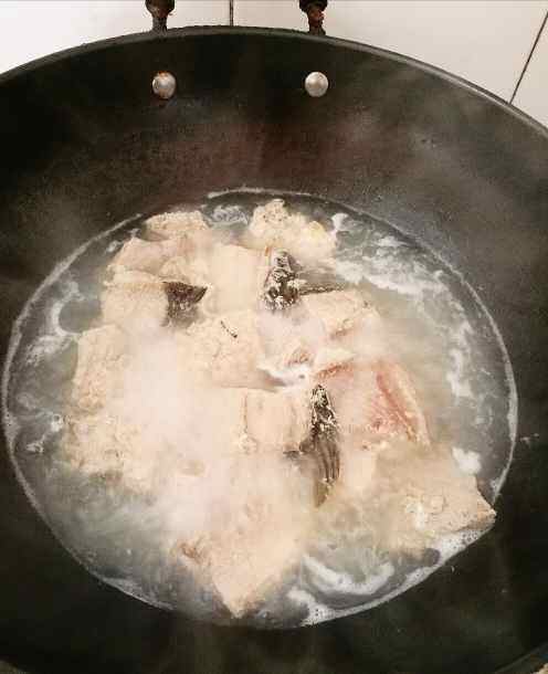 鲤鱼豆腐汤步骤4