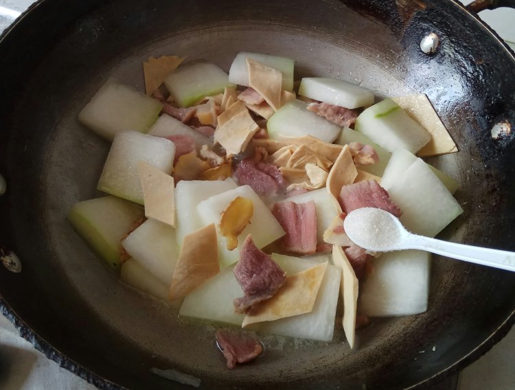 冬瓜烧咸肉厚百叶步骤10
