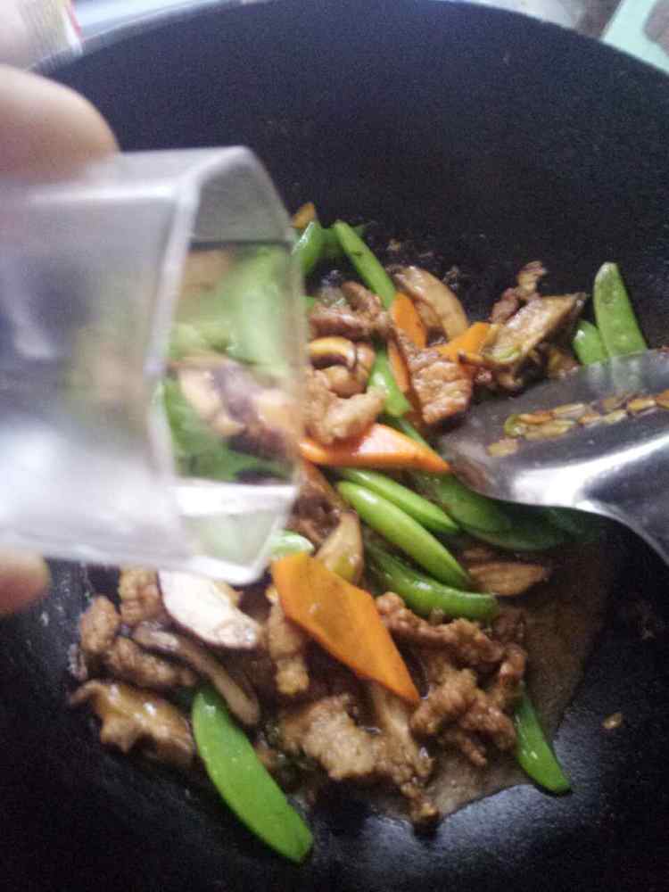 甜豆香菇炒肉片步骤6