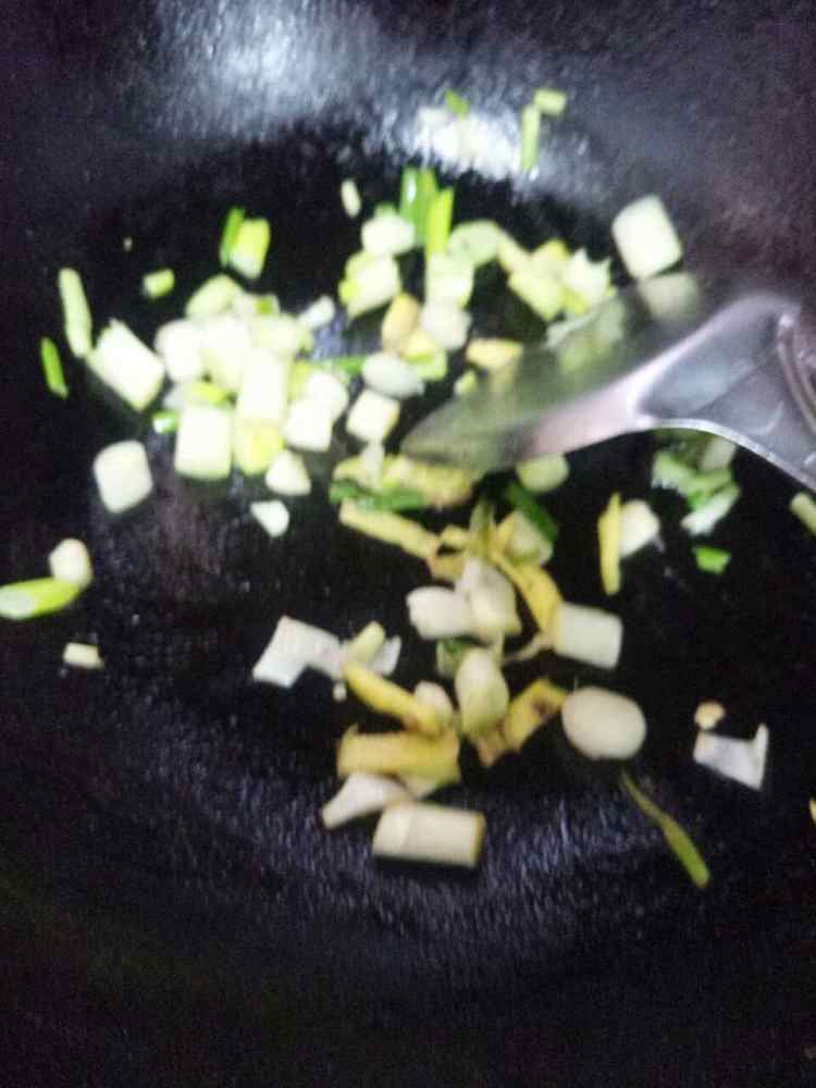 甜豆香菇炒肉片步骤3