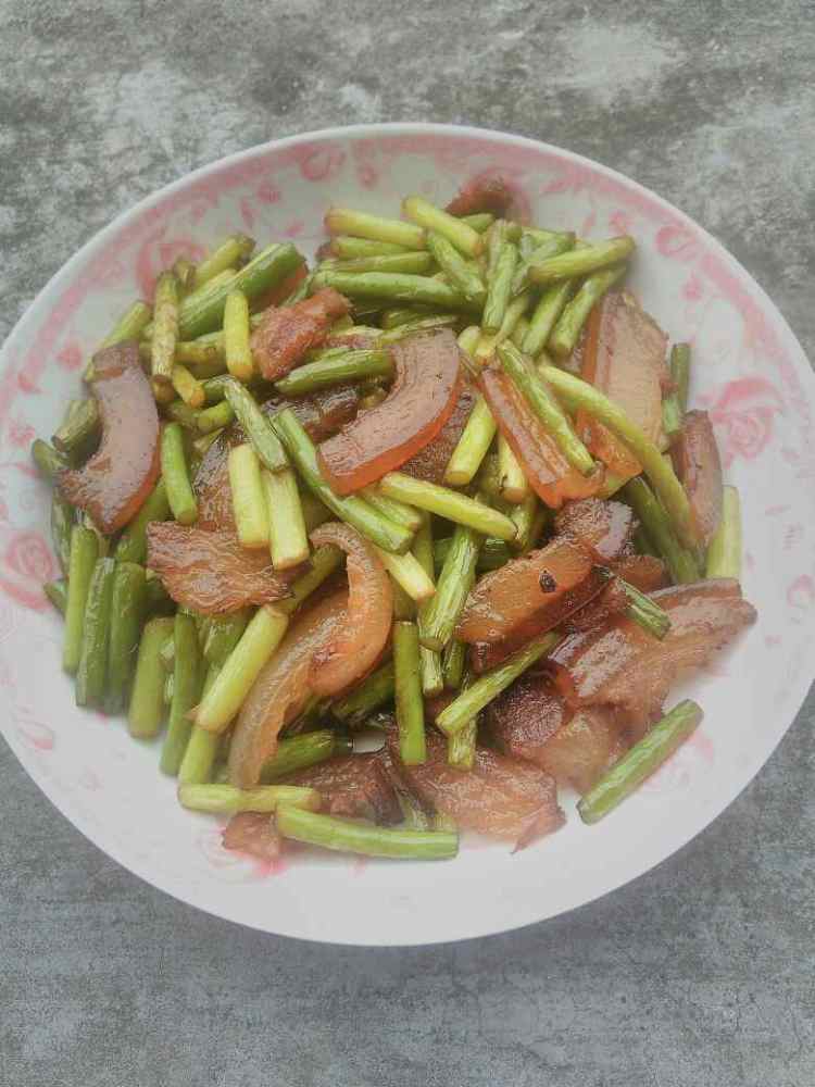 腊肉炒蒜苔步骤12