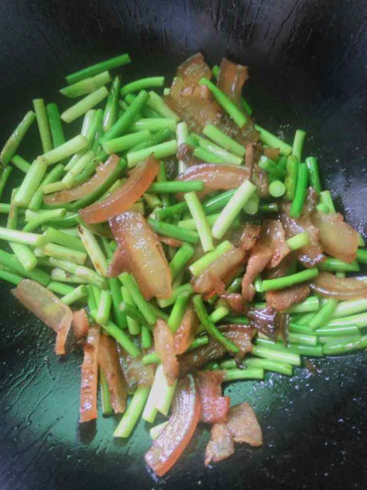 腊肉炒蒜苔步骤10