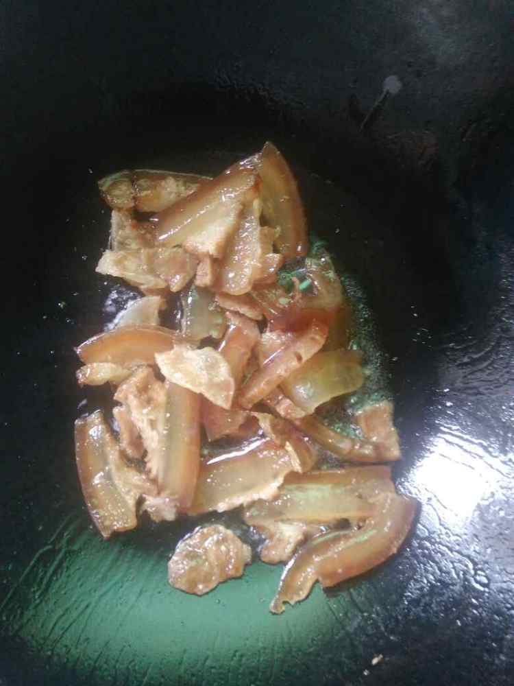 腊肉炒蒜苔步骤6