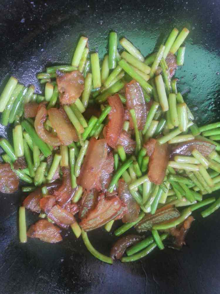腊肉炒蒜苔步骤11