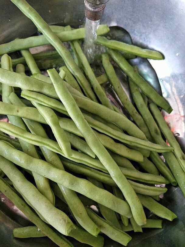 四季豆炒肉步骤2