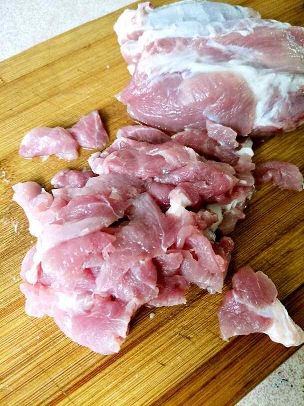 豆芽炒肉步骤1