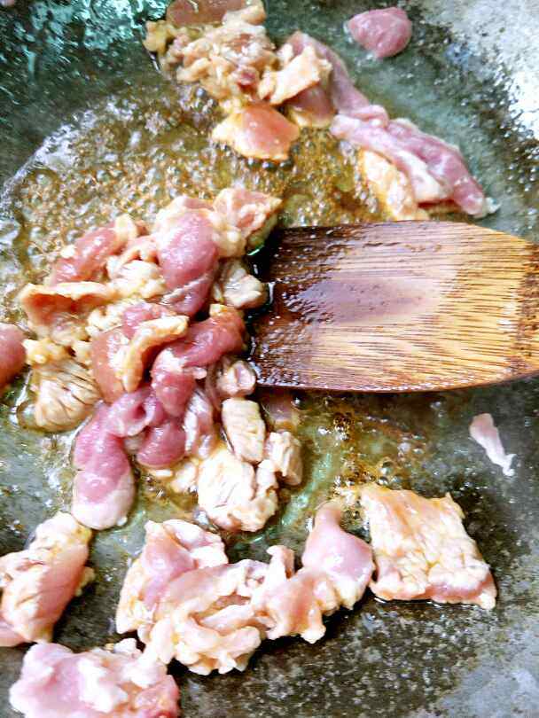 豆芽炒肉步骤4