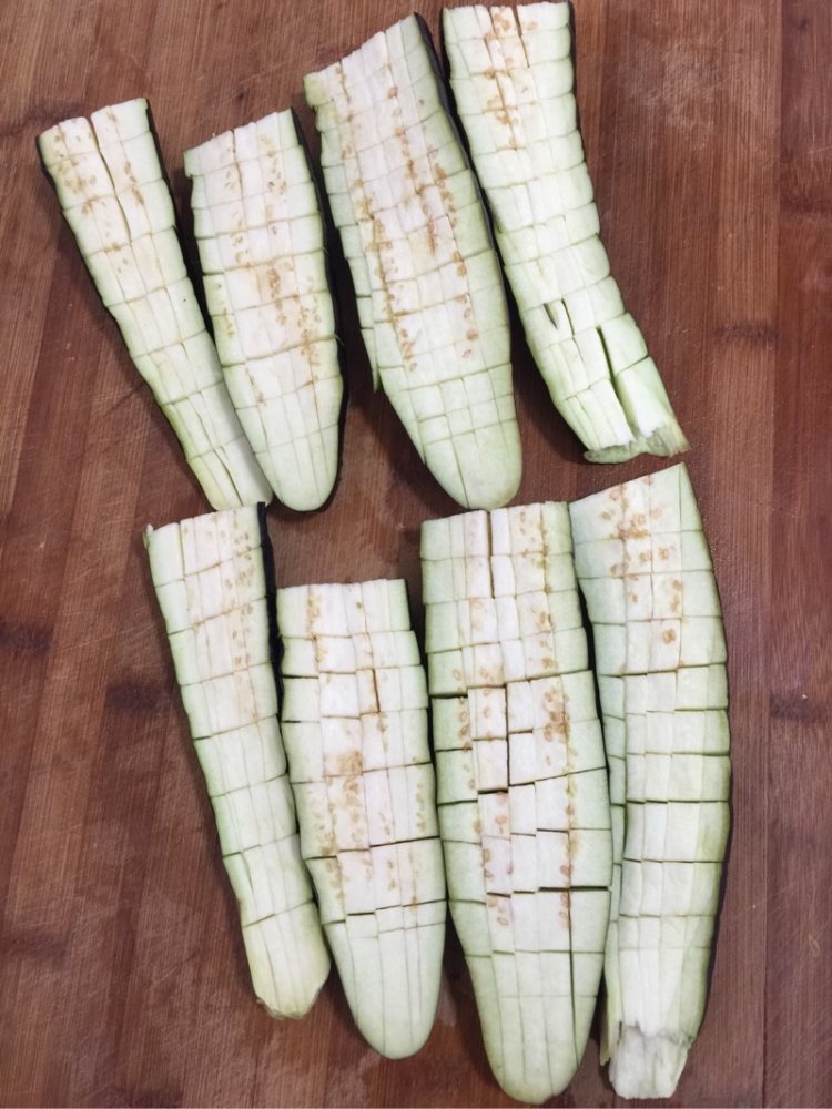 豆瓣酱烧茄子步骤1