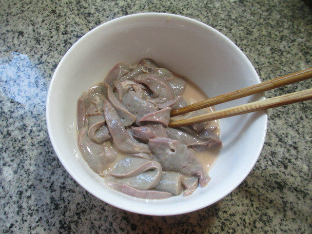 菜芯茭白猪肝羹步骤5