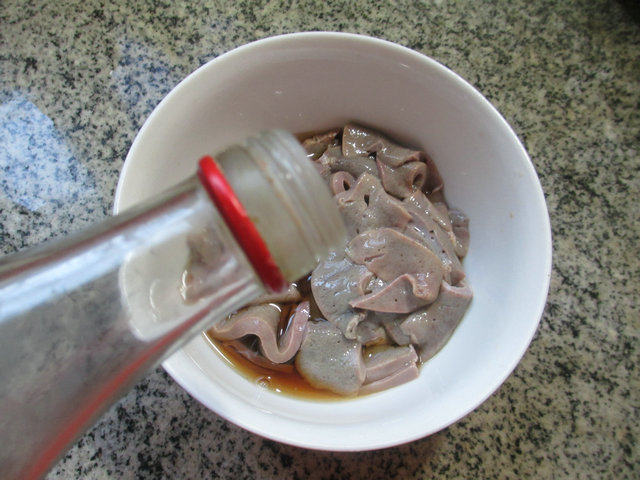 菜芯茭白猪肝羹步骤3
