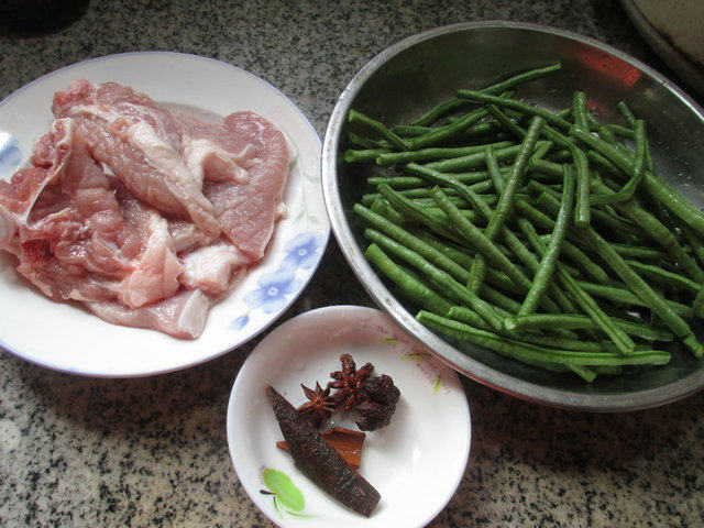 带豆烧大排步骤1