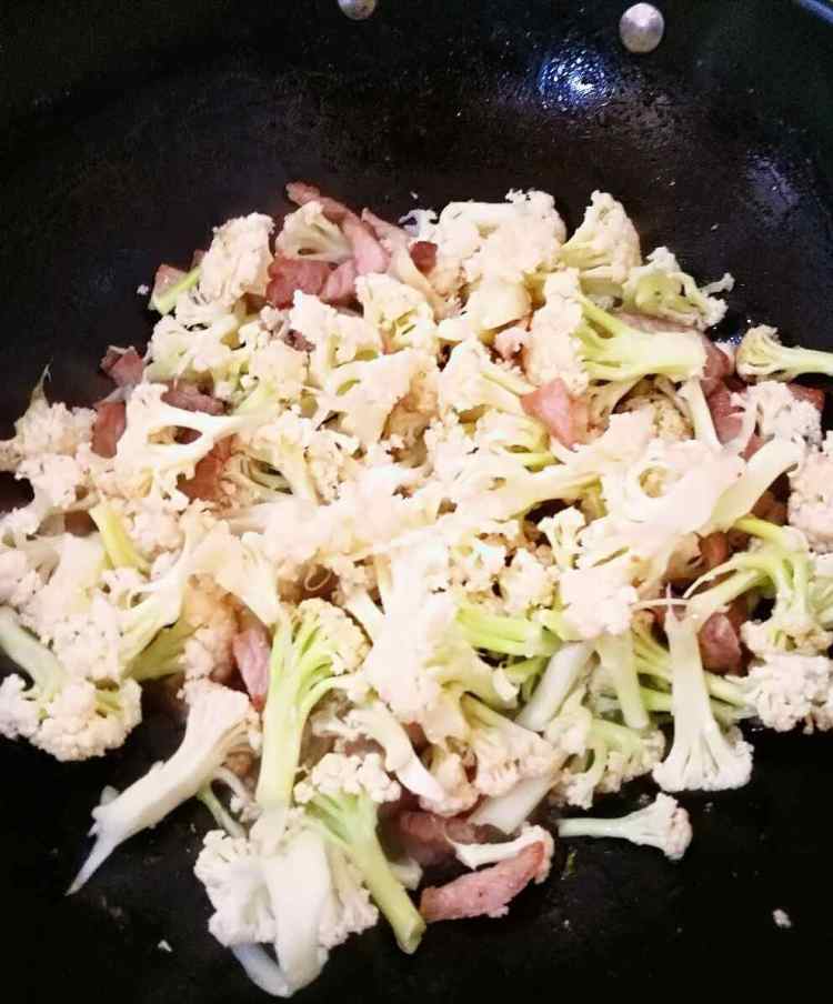 花菜炒肉步骤4
