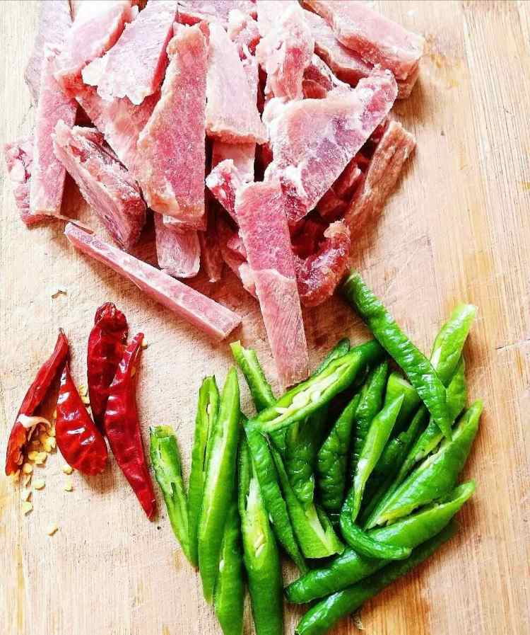 花菜炒肉步骤2
