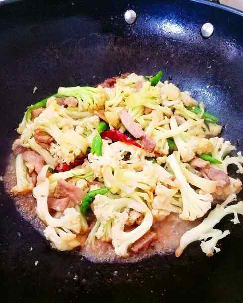 花菜炒肉步骤6