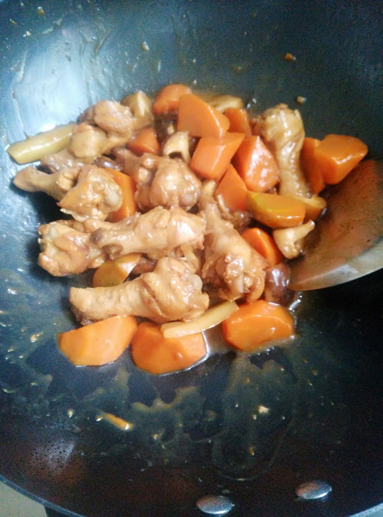 胡萝卜香菇烧鸡翅根步骤10