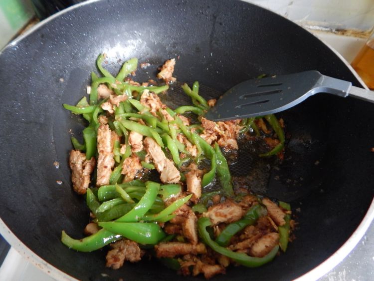 青椒炒鸡排步骤9