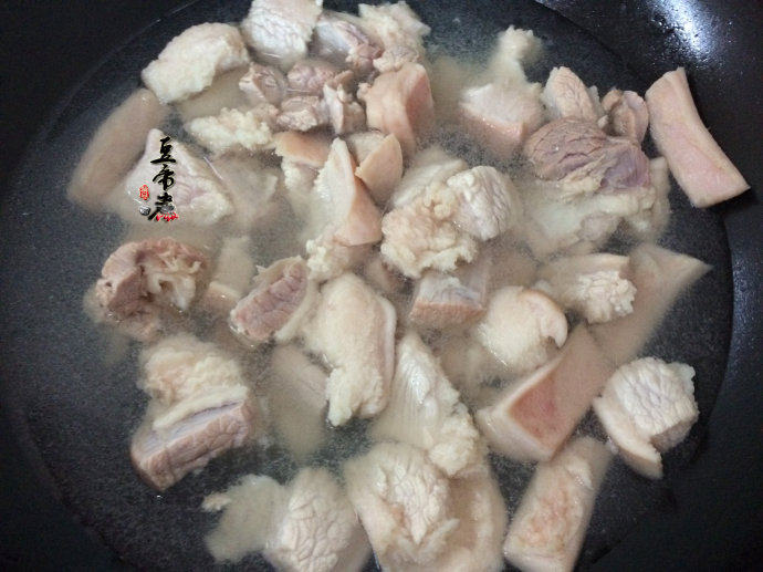 农家笋干烧肉步骤2