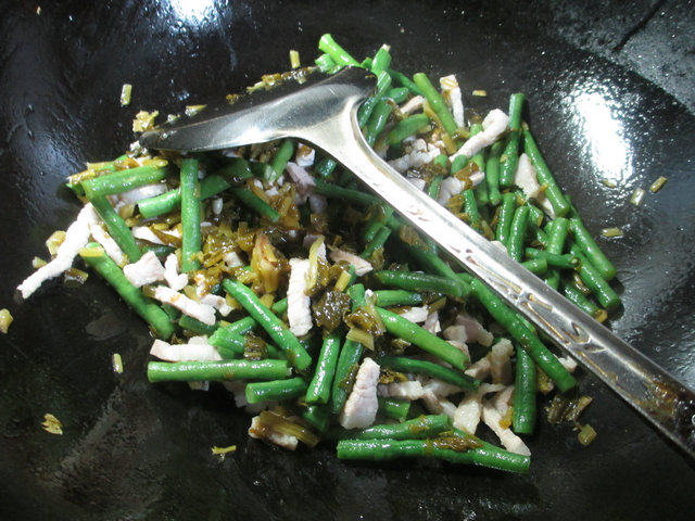 雪菜肉丝炒带豆步骤6