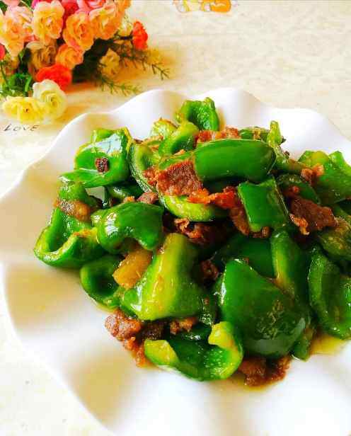 菜椒炒肉步骤7