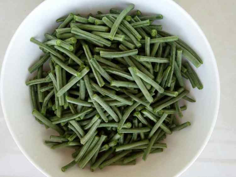 肉丝炒豇豆步骤1