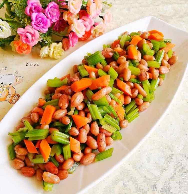 芹菜胡萝卜炝花生步骤8