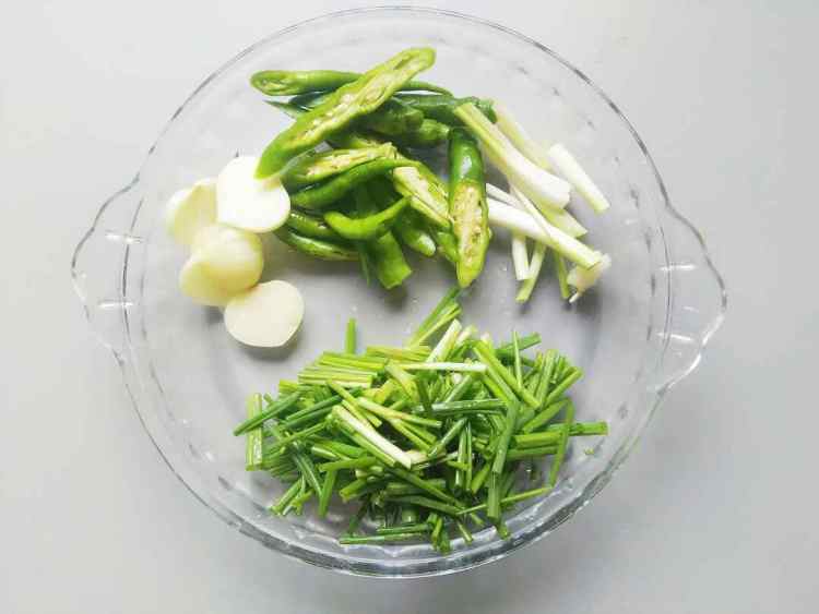 葱爆豆干步骤2