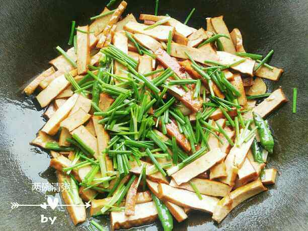 葱爆豆干步骤7