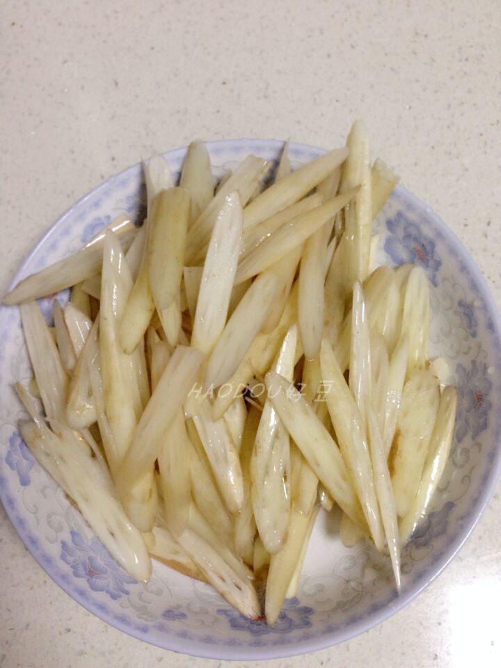 酸辣藕带步骤1