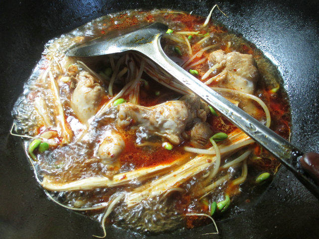 腐竹黄豆芽煮鸡翅根步骤7