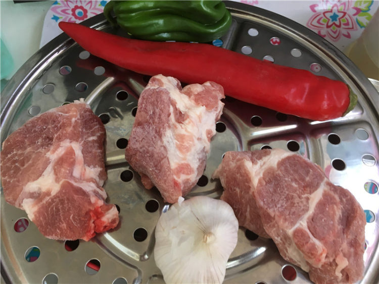 腐竹焖肉步骤2