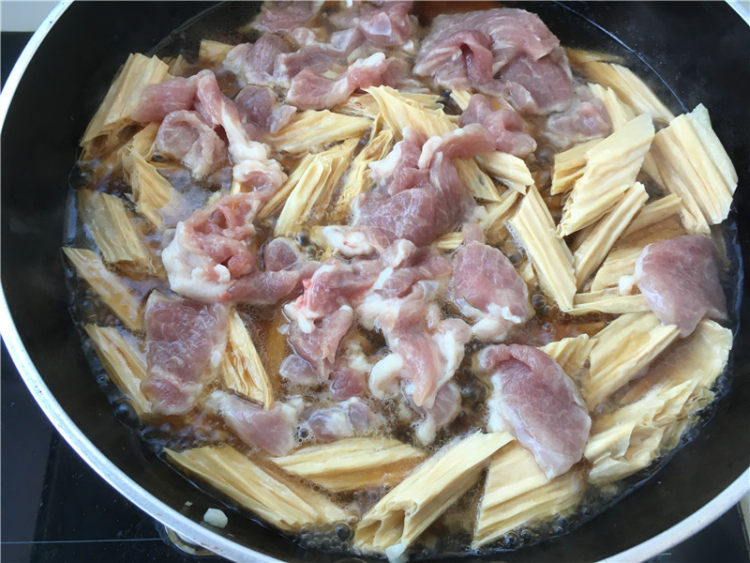 腐竹焖肉步骤12