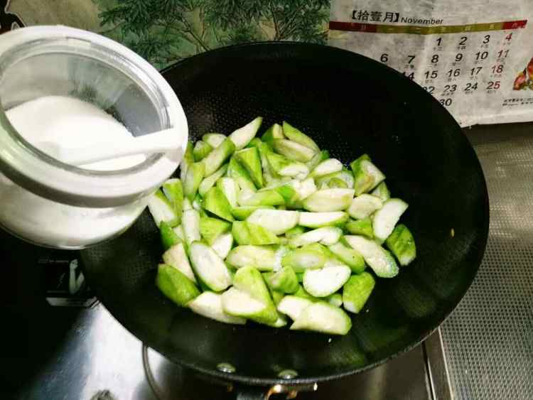 番茄炒丝瓜步骤7
