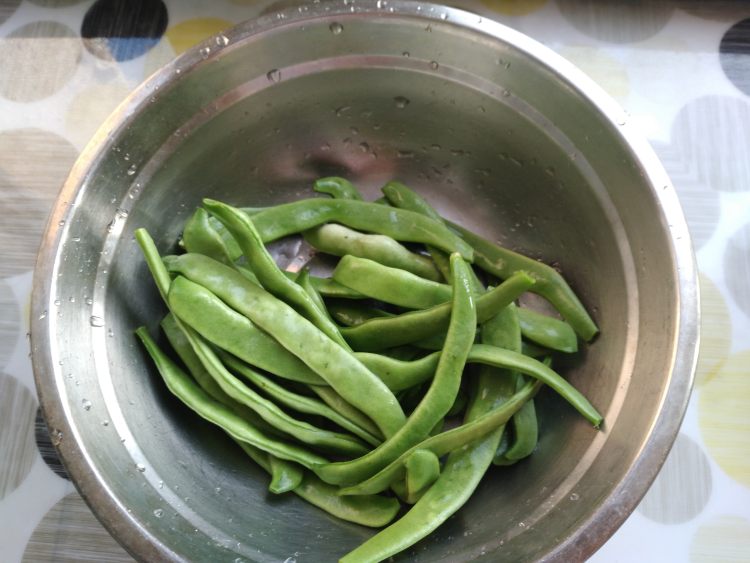 豆角闷面步骤1