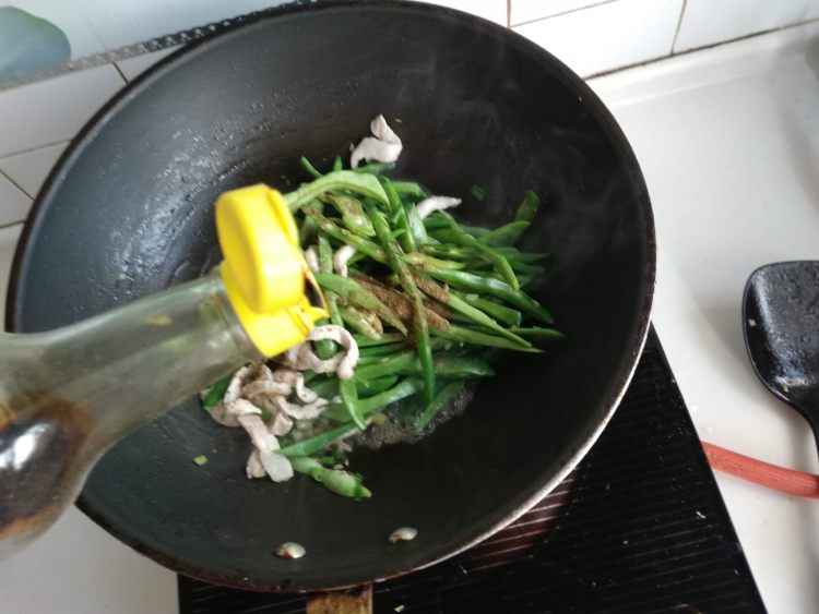 豆角闷面步骤6