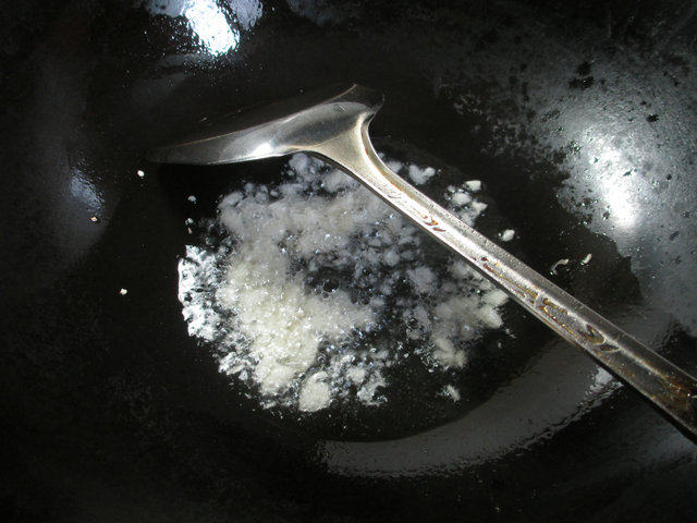 香干炒木耳菜步骤2