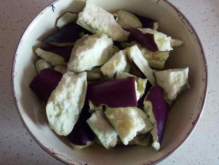 家常茄子炖土豆步骤1