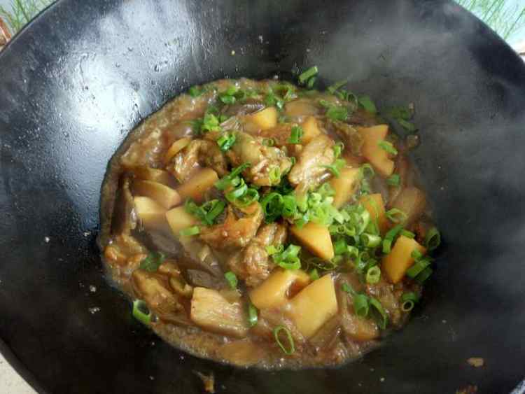家常茄子炖土豆步骤9