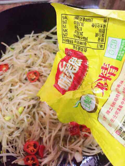 爆炒绿豆芽步骤7
