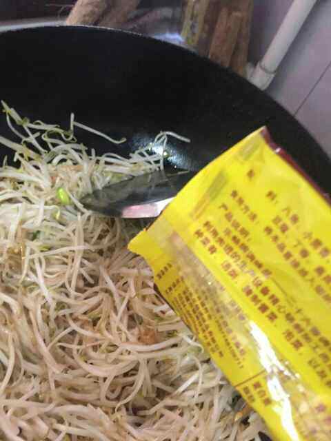 爆炒绿豆芽步骤5