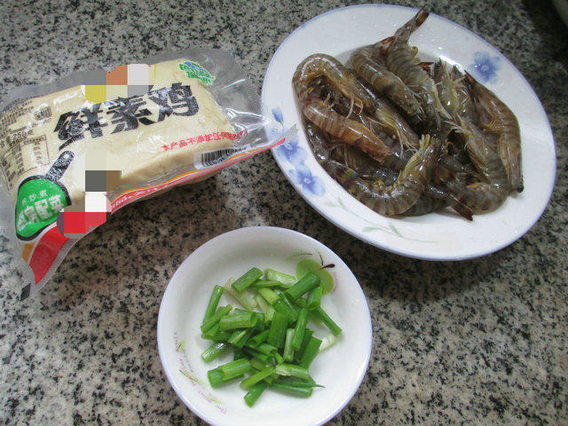 基围虾烧鲜素鸡步骤1