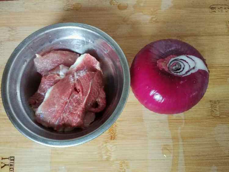 洋葱肉片步骤1