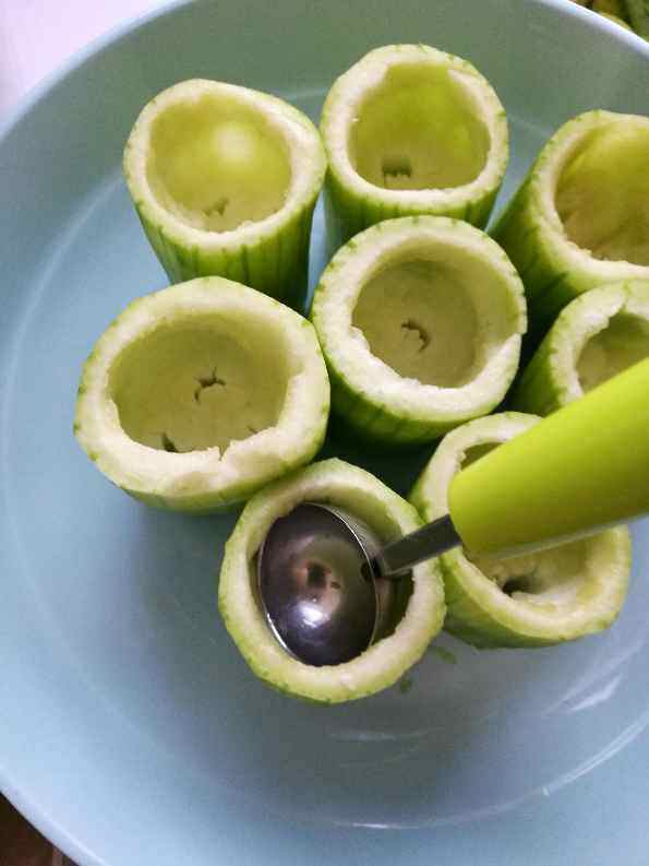 丝瓜酿虾步骤1