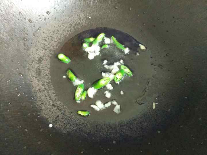 酸辣通心菜梗步骤3